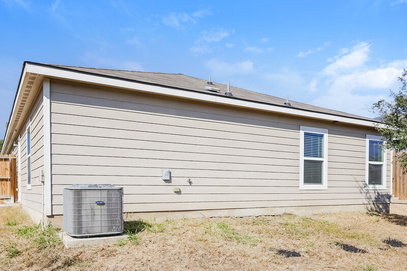 1,905/Mo, 3626 Southton Vw San Antonio, TX 78222 Rear View