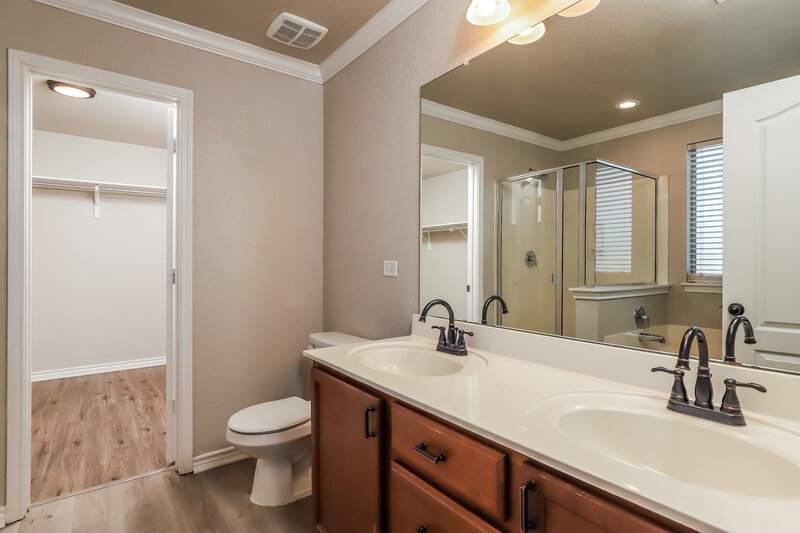1,700/Mo, 7727 Heavenly Arbor San Antonio, TX 78254 Main Bathroom View