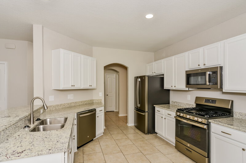 1,625/Mo, 3210 Saylers Crk San Antonio, TX 78245 Kitchen View 2