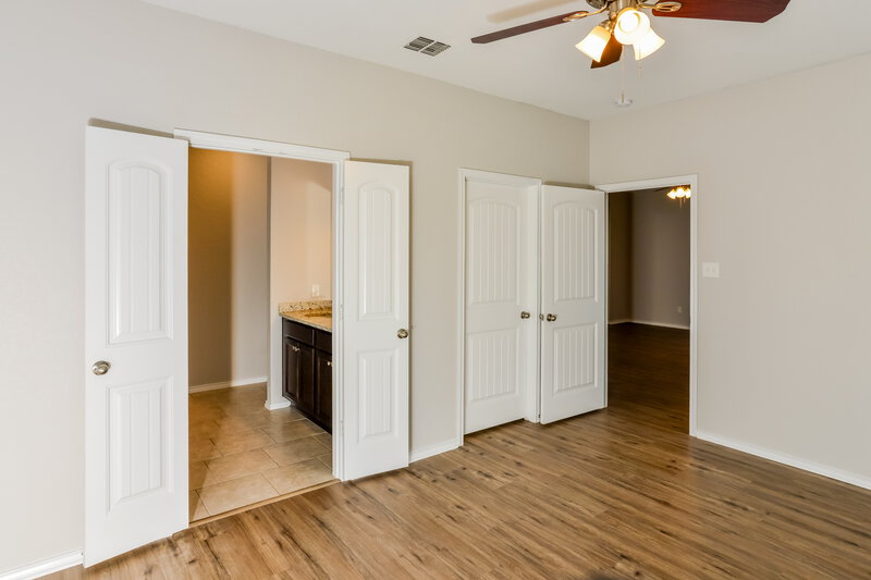 1,625/Mo, 3210 Saylers Crk San Antonio, TX 78245 Main Bedroom View 2