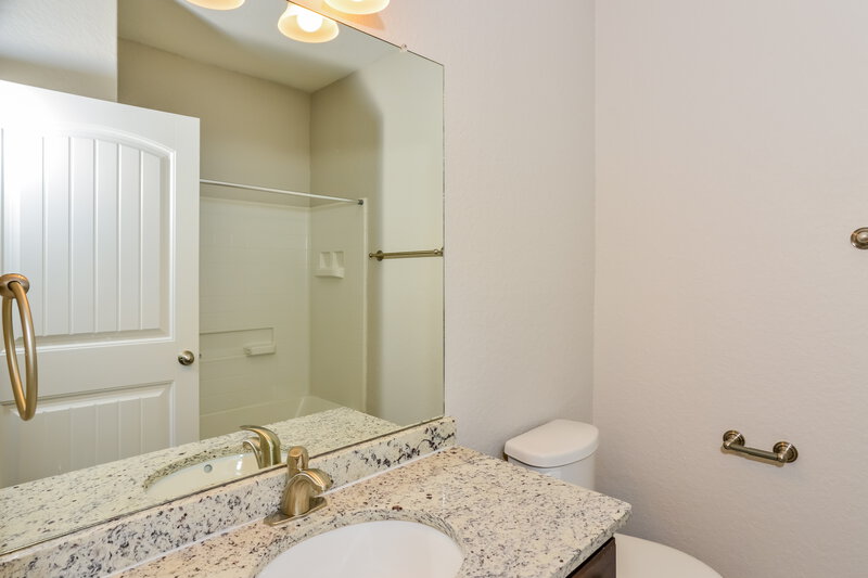 1,625/Mo, 3210 Saylers Crk San Antonio, TX 78245 Main Bathroom View