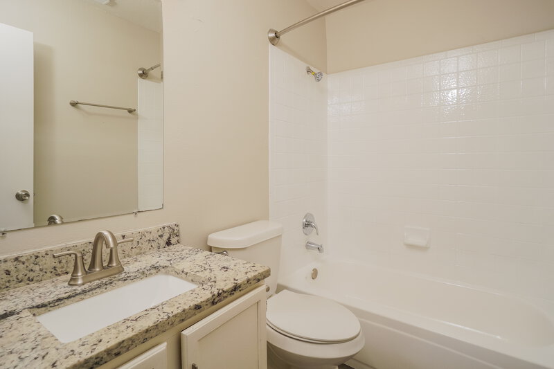 1,635/Mo, 4122 Sunrise Cove Dr San Antonio, TX 78244 Bathroom View