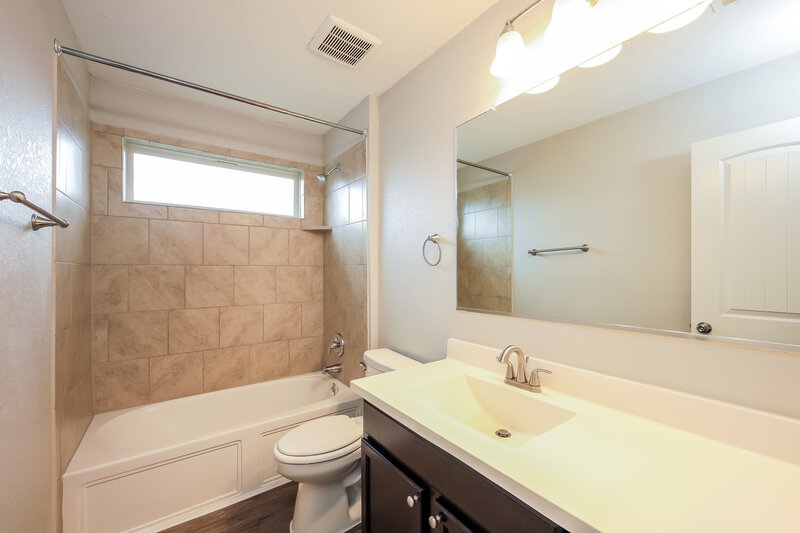 1,910/Mo, 2210 Marbach Woods San Antonio, TX 78245 Bathroom View