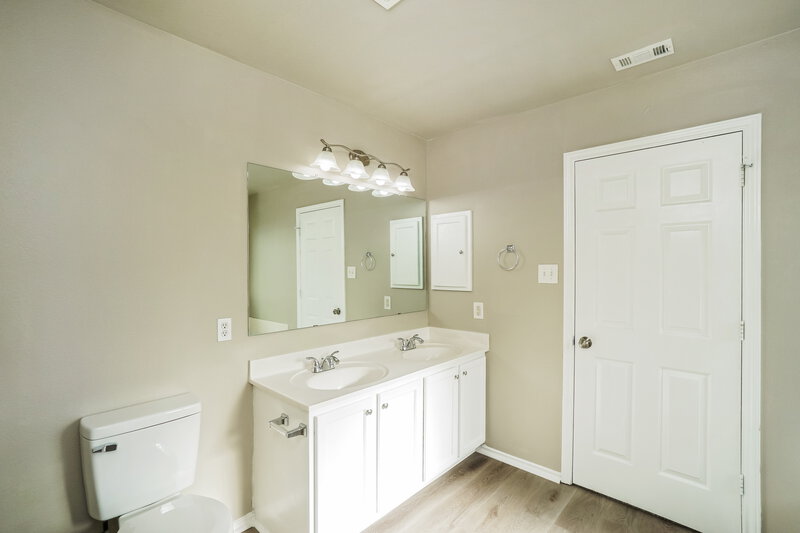 1,690/Mo, 12642 Sunny Wonder San Antonio, TX 78253 Main Bathroom View