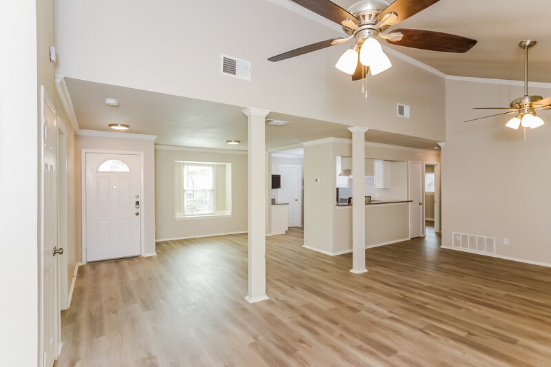 1,870/Mo, 6519 Ridge Peak Dr San Antonio, TX 78233 Living Room View 3