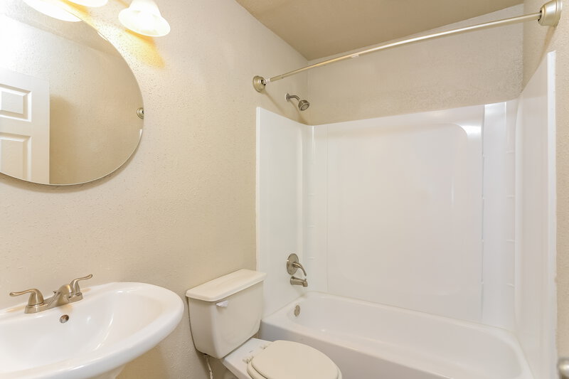 1,870/Mo, 6519 Ridge Peak Dr San Antonio, TX 78233 Bathroom View