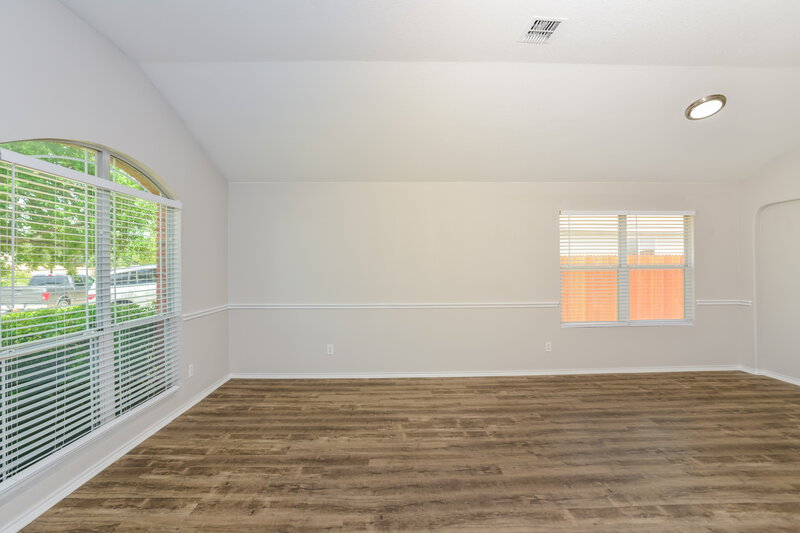 2,255/Mo, 3018 Thunder Gulch San Antonio, TX 78245 Living Room View 2