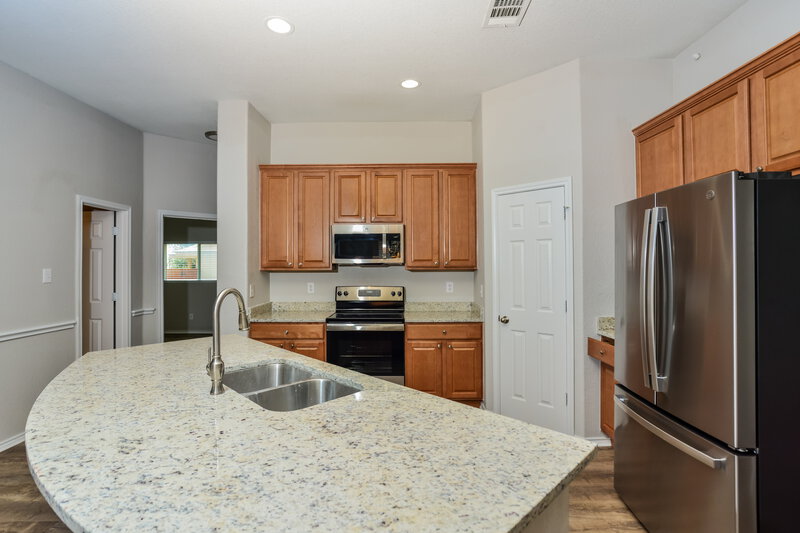 2,255/Mo, 3018 Thunder Gulch San Antonio, TX 78245 Kitchen View