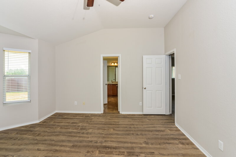 2,255/Mo, 3018 Thunder Gulch San Antonio, TX 78245 Main Bedroom View 2