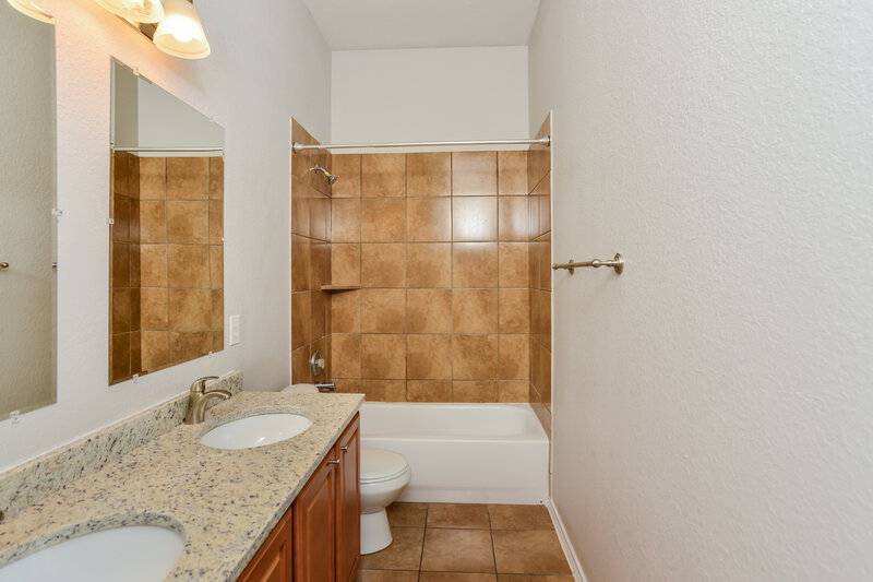 2,255/Mo, 3018 Thunder Gulch San Antonio, TX 78245 Bathroom View