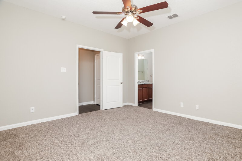 1,420/Mo, 6227 Still Mdw San Antonio, TX 78222 Main Bedroom View 2