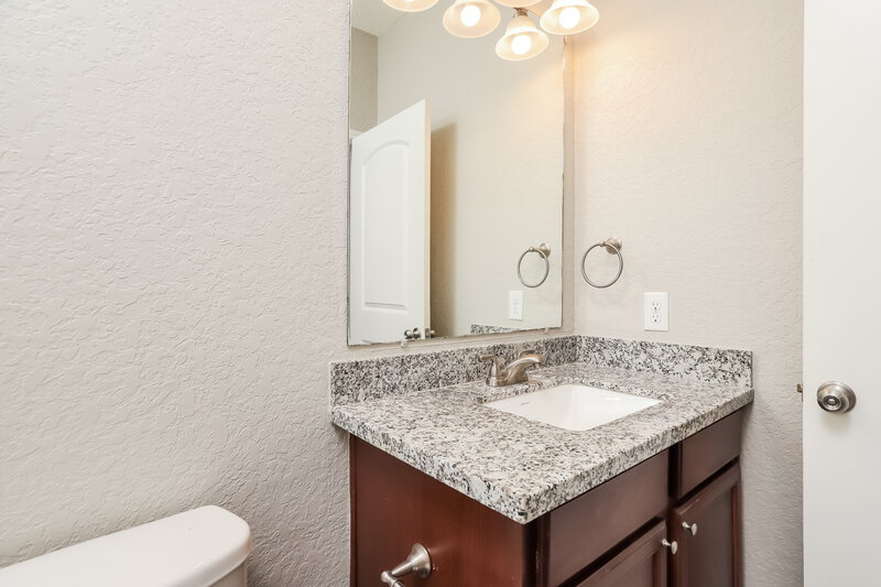 1,420/Mo, 6227 Still Mdw San Antonio, TX 78222 Bathroom View