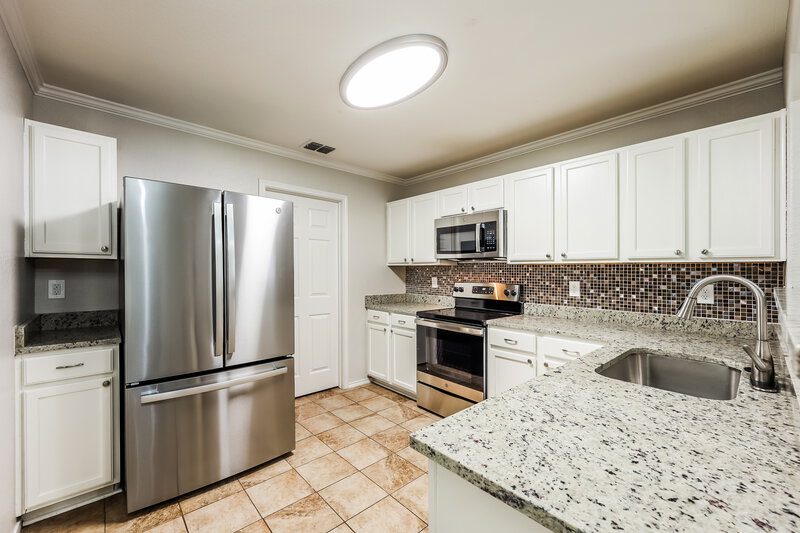2,015/Mo, 335 Passerina Spur Selma, TX 78154 Kitchen View