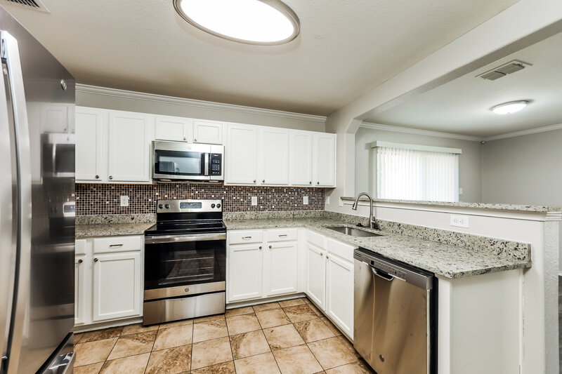 2,015/Mo, 335 Passerina Spur Selma, TX 78154 Kitchen View 2