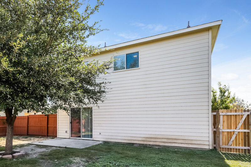 2,015/Mo, 335 Passerina Spur Selma, TX 78154 Rear View