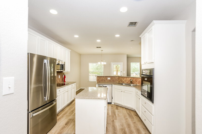 2,190/Mo, 7602 Mission Ledge Boerne, TX 78015 Kitchen View 2