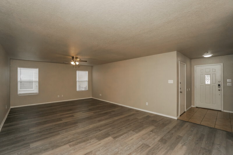 1,640/Mo, 9331 Maple Silver San Antonio, TX 78254 Living Room View 2