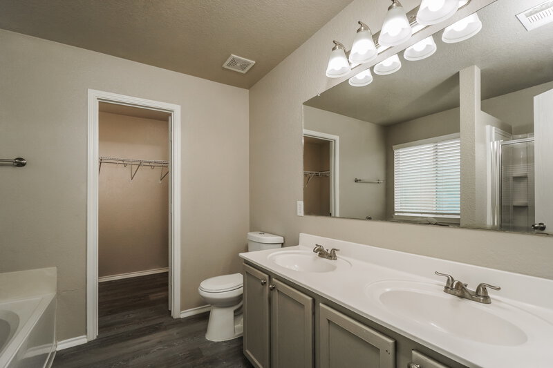 1,640/Mo, 9331 Maple Silver San Antonio, TX 78254 Main Bedroom View