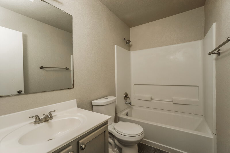 1,640/Mo, 9331 Maple Silver San Antonio, TX 78254 Bathroom View