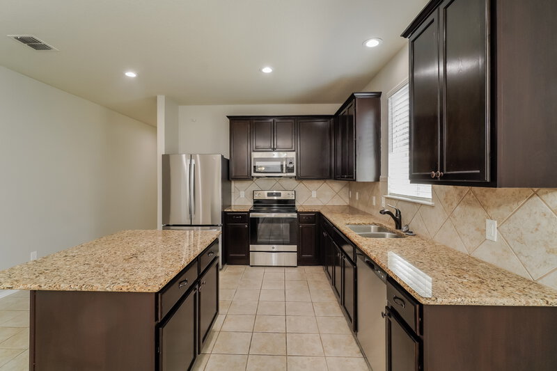2,370/Mo, 27415 Lasso Bnd San Antonio, TX 78260 Kitchen View