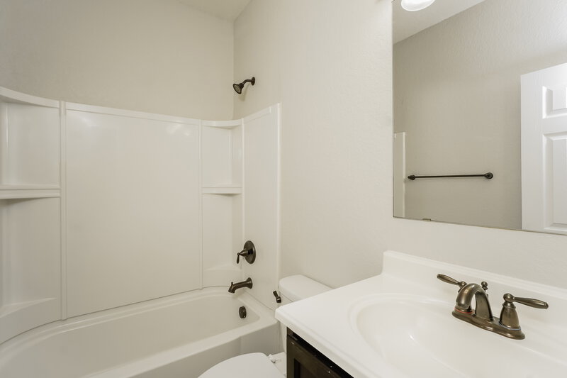 2,370/Mo, 27415 Lasso Bnd San Antonio, TX 78260 Bathroom View