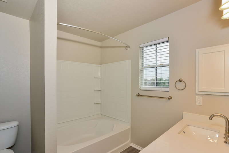 1,820/Mo, 12307 Java Wood San Antonio, TX 78254 Bathroom View
