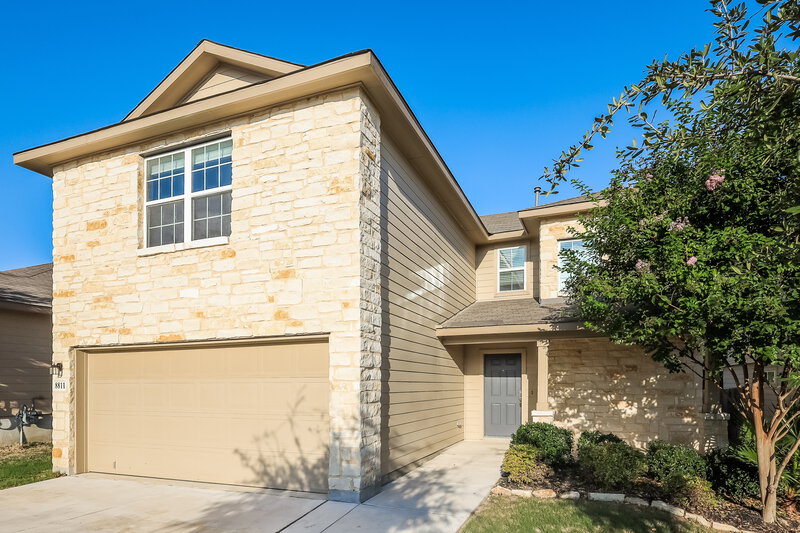 2,240/Mo, 8811 Mustang Pass San Antonio, TX 78254 Front View 2
