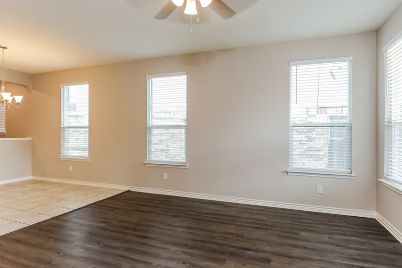 2,095/Mo, 1318 Hawk Ct San Antonio, TX 78245 Living Room View 2