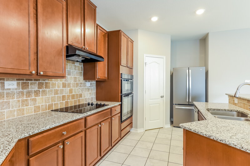 2,095/Mo, 1318 Hawk Ct San Antonio, TX 78245 Kitchen View