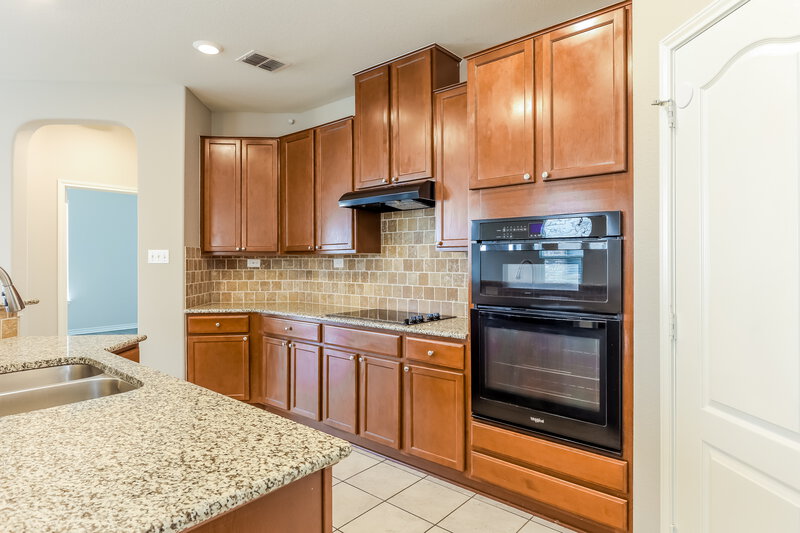 2,095/Mo, 1318 Hawk Ct San Antonio, TX 78245 Kitchen View 2
