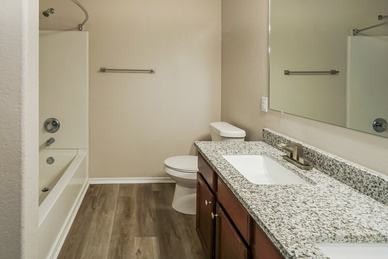 2,615/Mo, 903 Silverado Way San Antonio, TX 78260 Bathroom View