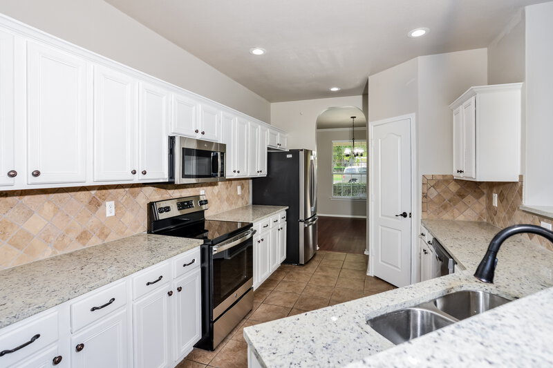 2,470/Mo, 15447 Grosbeak Pass San Antonio, TX 78253 Kitchen View 2