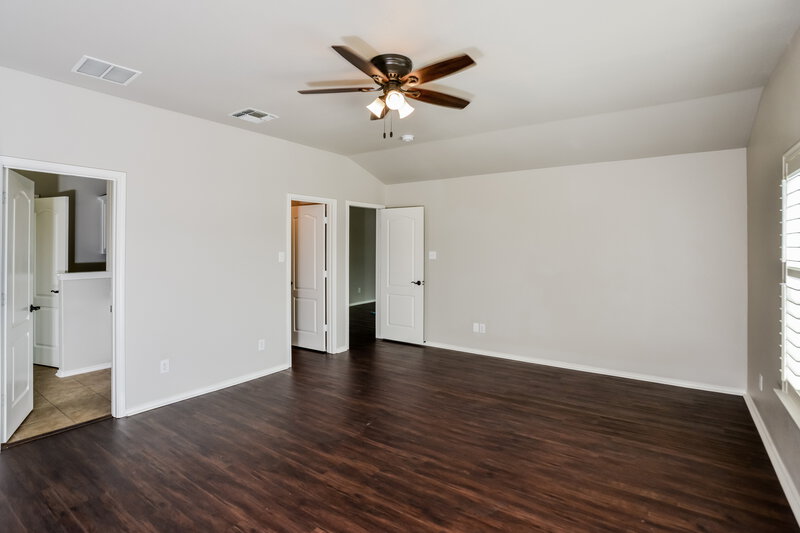 2,470/Mo, 15447 Grosbeak Pass San Antonio, TX 78253 Main Bedroom View 2