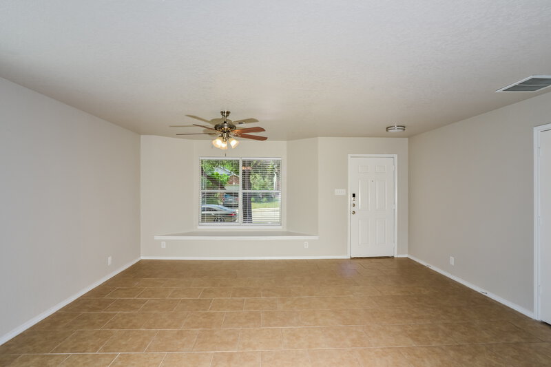 1,695/Mo, 8014 Icicle Trl San Antonio, TX 78254 Living Room View 2