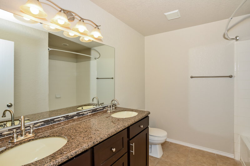 1,695/Mo, 8014 Icicle Trl San Antonio, TX 78254 Main Bathroom View