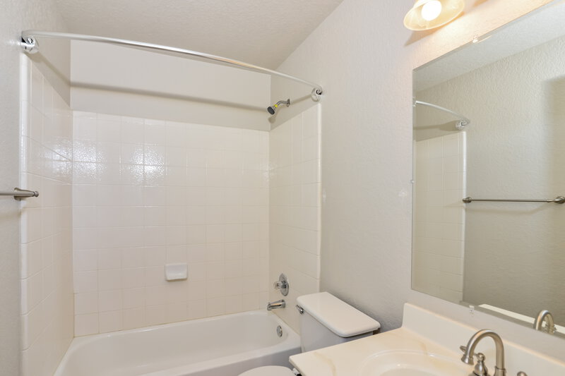 1,695/Mo, 8014 Icicle Trl San Antonio, TX 78254 Bathroom View