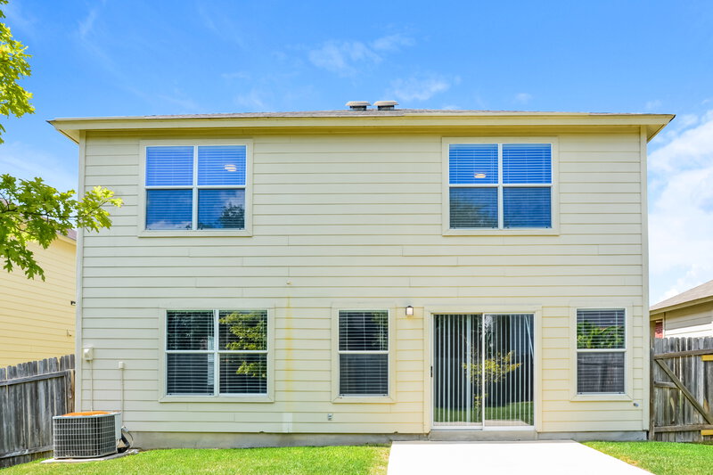 1,695/Mo, 8014 Icicle Trl San Antonio, TX 78254 Rear View