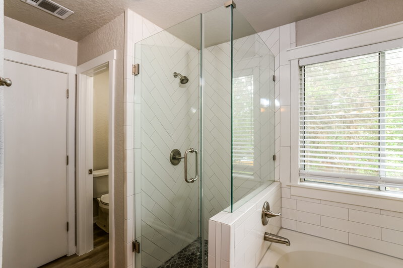 1,855/Mo, 9127 Timber Rnch San Antonio, TX 78250 Main Bathroom View