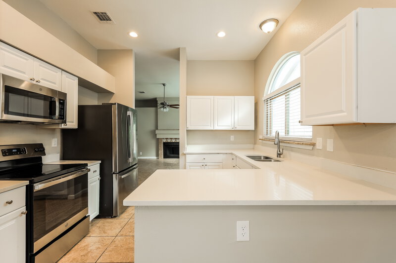 1,640/Mo, 4138 Hunters Sun Dr San Antonio, TX 78244 Kitchen View 2
