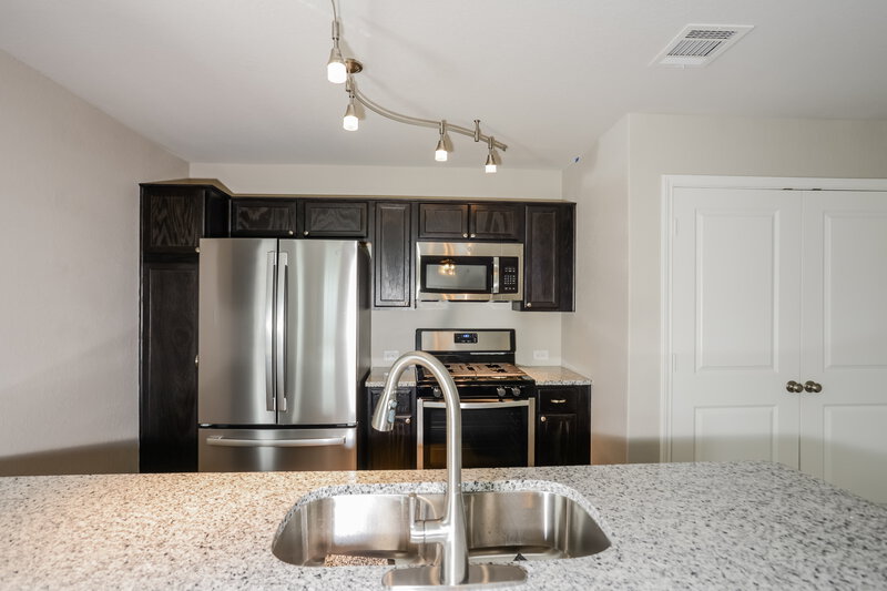 1,495/Mo, 3919 Josephs Run Converse, TX 78109 Kitchen View