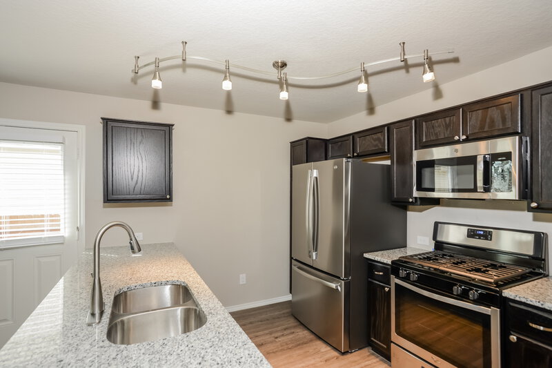 1,495/Mo, 3919 Josephs Run Converse, TX 78109 Kitchen View 2