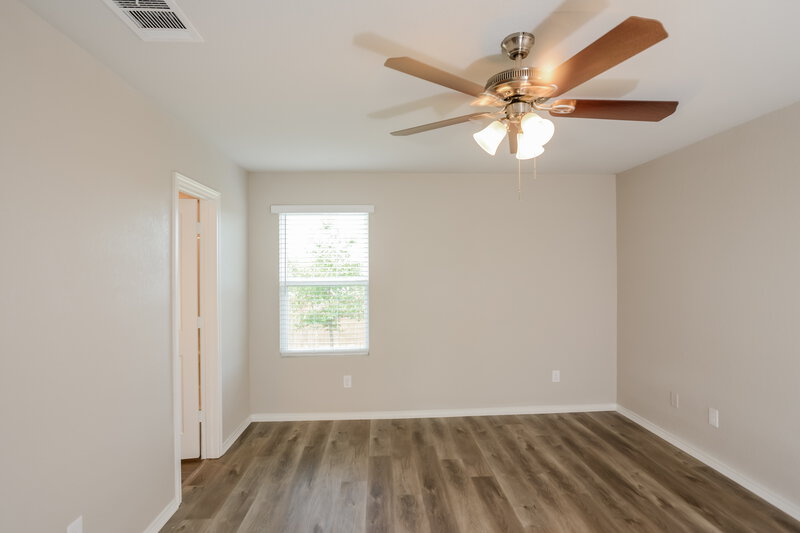 1,495/Mo, 3919 Josephs Run Converse, TX 78109 Main Bedroom View