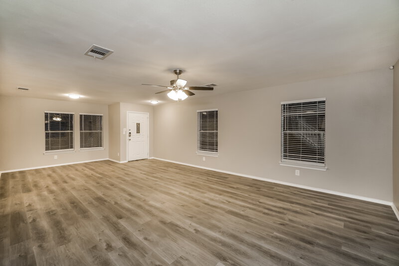 1,760/Mo, 8739 Seneca Crk Converse, TX 78109 Living Room View 2