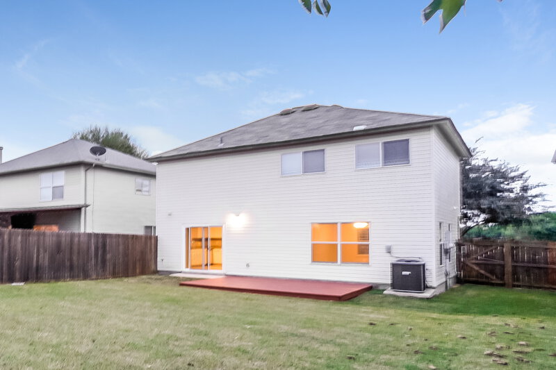 1,760/Mo, 8739 Seneca Crk Converse, TX 78109 Rear View