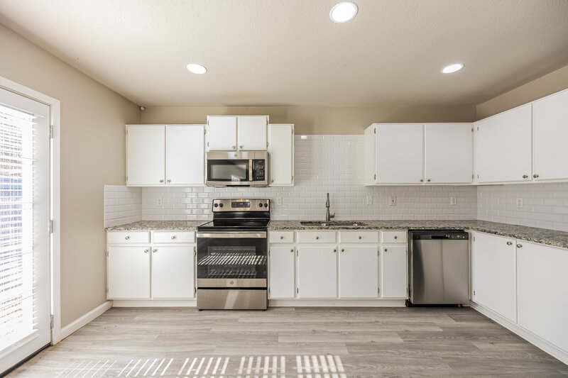 1,700/Mo, 10478 Tippecanoe San Antonio, TX 78245 Kitchen View 3