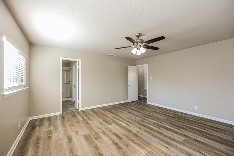 1,700/Mo, 10478 Tippecanoe San Antonio, TX 78245 Main Bedroom View 2