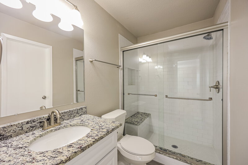 1,700/Mo, 10478 Tippecanoe San Antonio, TX 78245 Main Bathroom View