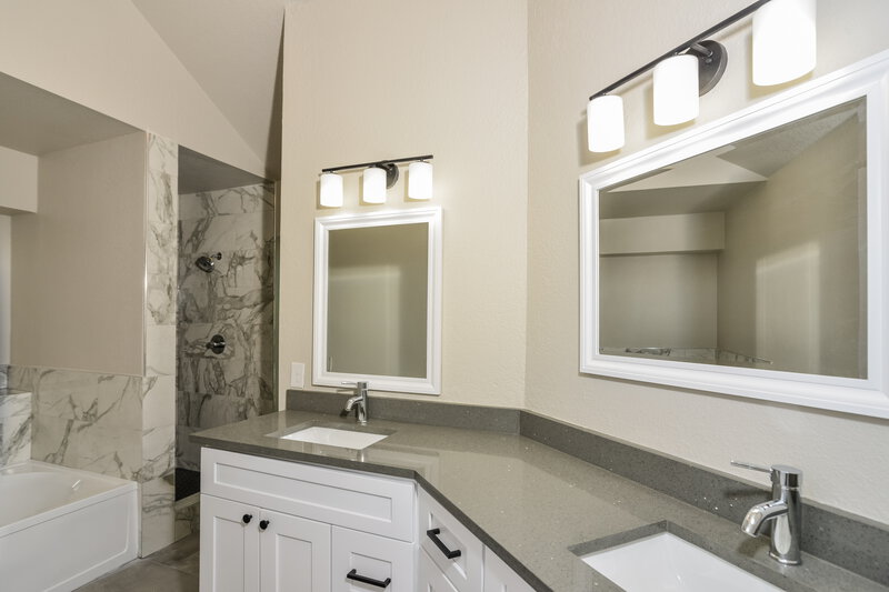 2,080/Mo, 7310 Oswego Dr San Antonio, TX 78250 Main Bathroom View