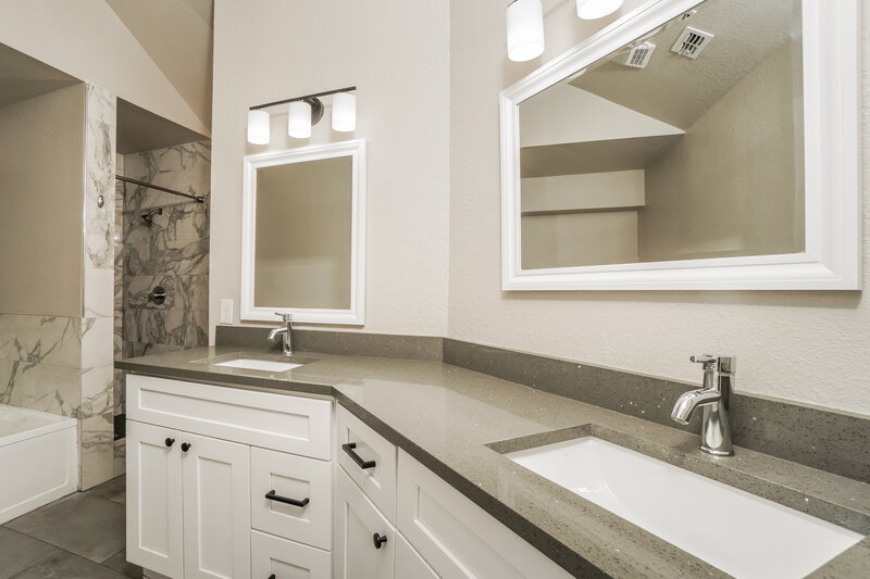 1,830/Mo, 7310 Oswego Dr San Antonio, TX 78250 Main Bathroom View 2