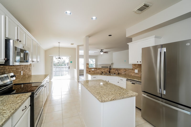 2,175/Mo, 182 Laceleaf Ln Cibolo, TX 78108 Kitchen View 2